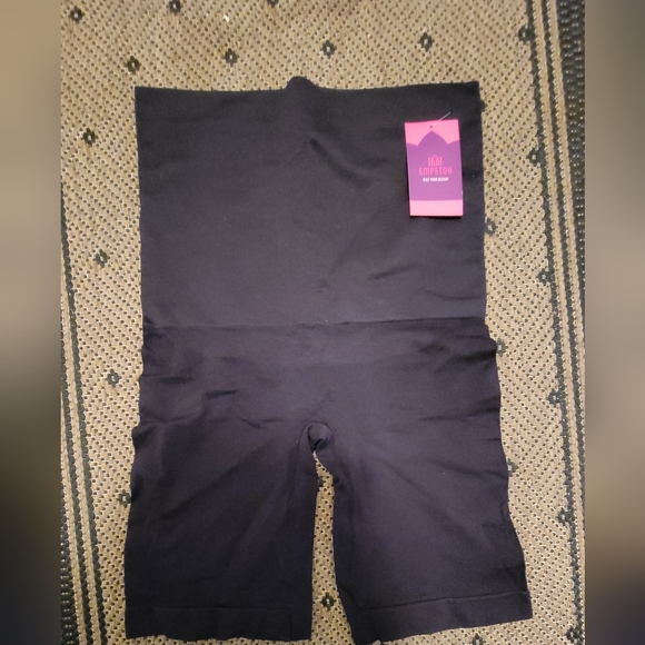 New in packaging Women's black  shaper shorts size M/L. - Picture 3 of 6
